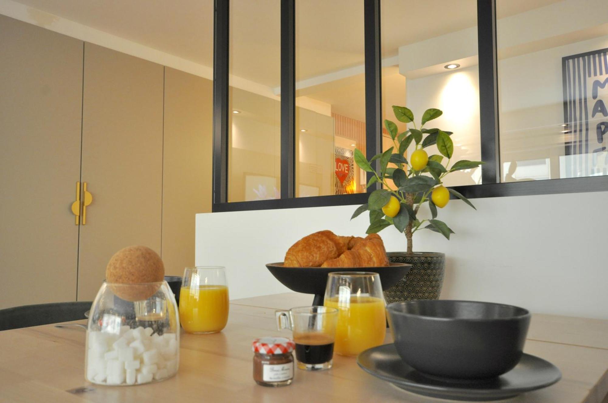 Apartment Monaco # - 4 Persons - Hypercenter - Private Parking - Full Renovated - Clim - Fast Wifi - And Sun Menton